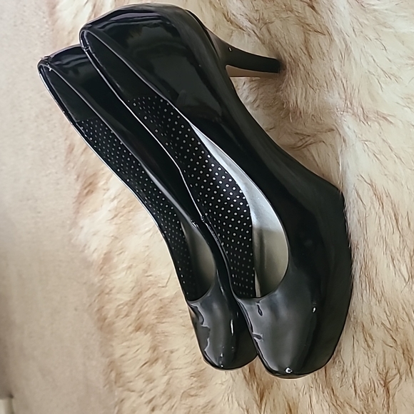 Heels - Picture 2 of 4